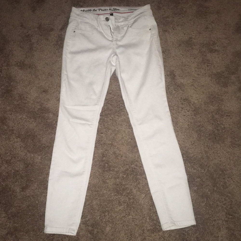 white, skinny jeans